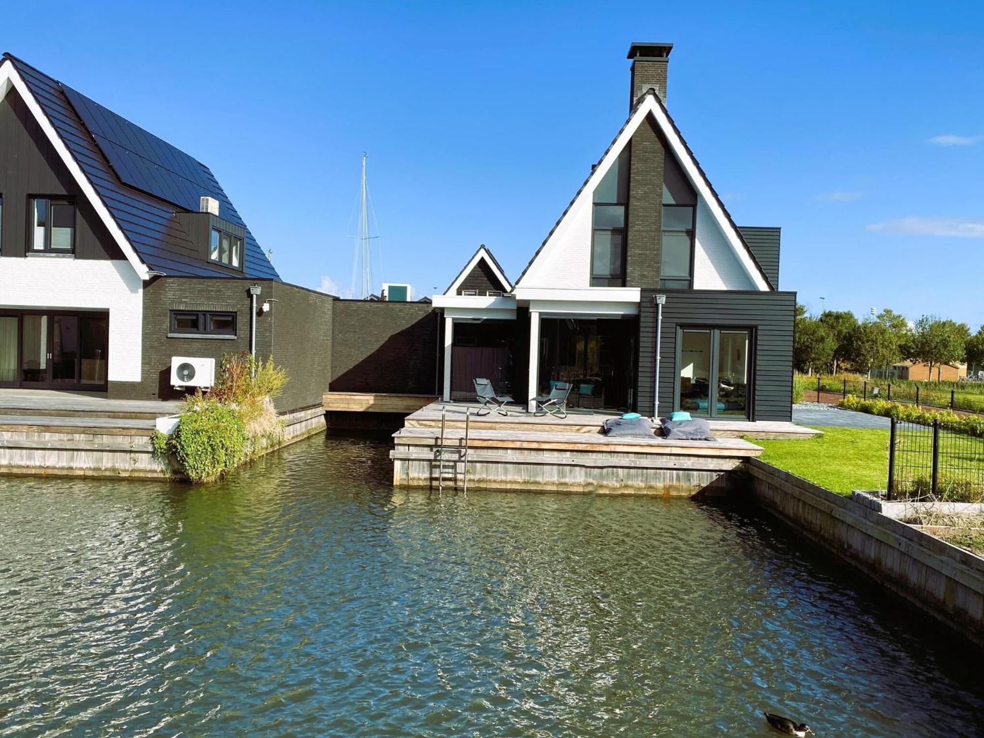 Peaceful Villa On The Water In Stavoren Extérieur photo